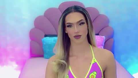 Snapshot of briana_sex32 chatting on January 22, 7:25 am BRIANA online show from January 22, 7:25 am