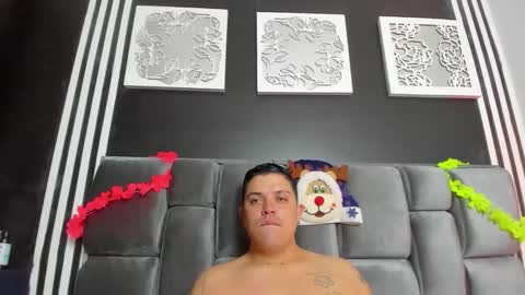 Snapshot of brianhot_fire chatting on November 28, 1:08 am brianhot_fire online show from November 28, 1:08 am