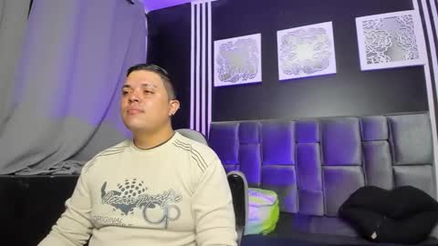 Snapshot of brianhot_fire chatting on November 30, 3:21 am brianhot_fire online show from November 30, 3:21 am