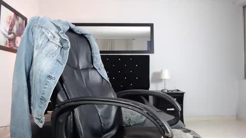 briannathomsett online show from February 5, 7:18 am