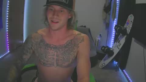 Snapshot of briansmash_ chatting on October 26, 5:02 am Brian smash online show from October 26, 5:02 am