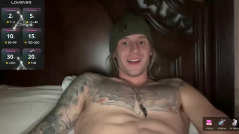 Snapshot of briansmash_ chatting on December 18, 2:39 am Brian smash online show from December 18, 2:39 am