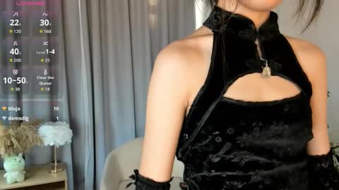 Snapshot of bridgetbottrell chatting on October 16, 2:23 am Hanna online show from October 16, 2:23 am