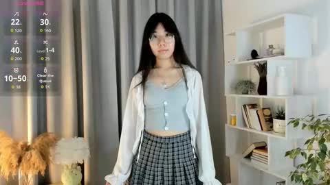 Snapshot of bridgetbottrell chatting on October 19, 1:17 am Hanna online show from October 19, 1:17 am