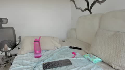 Snapshot of bridgetrodriguez chatting on January 17, 6:23 pm online show from January 17, 6:23 pm