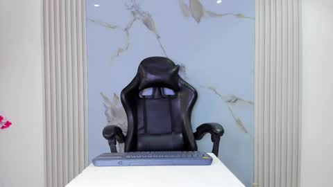    online show from April 19, 12:59 pm