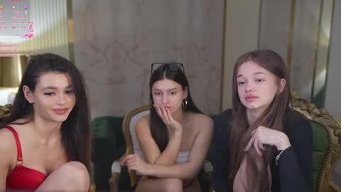 Snapshot of bright_diamonds_054 chatting on March 11, 1:45 pm Diamonds Girls online show from March 11, 1:45 pm