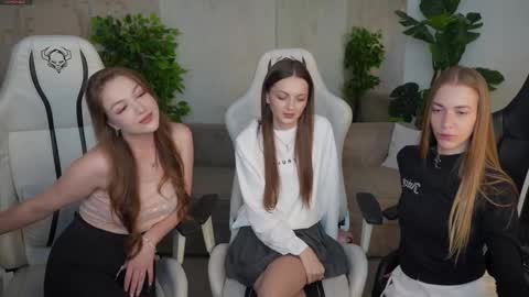 Snapshot of bright_diamonds_054 chatting on September 8, 2:49 pm Diamonds Girls online show from September 8, 2:49 pm