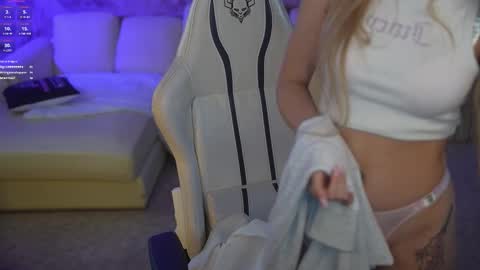 Snapshot of bright_diamonds_054 chatting on October 11, 8:29 pm Diamonds Girls online show from October 11, 8:29 pm