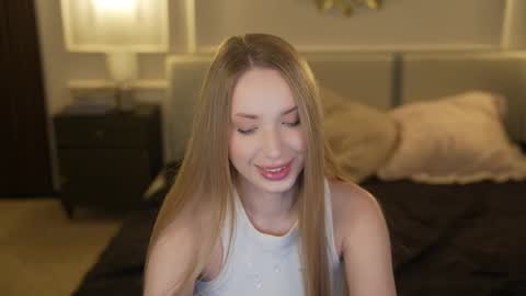 Snapshot of bright_diamonds_054 chatting on October 25, 12:18 am Diamonds Girls online show from October 25, 12:18 am