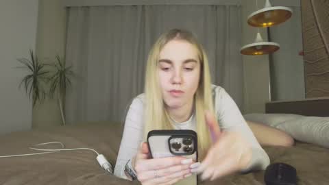 Snapshot of brightrays__ chatting on February 13, 5:01 pm Amina Adelina online show from February 13, 5:01 pm