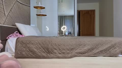 Snapshot of brightrays__ chatting on March 8, 11:27 am Amina Adelina online show from March 8, 11:27 am