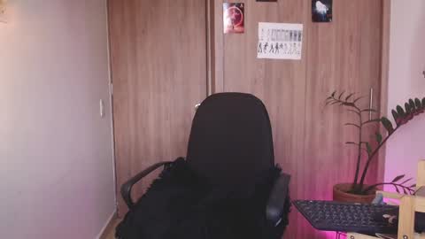 Snapshot of brillamettal chatting on February 28, 4:53 pm Brilla Mettal online show from February 28, 4:53 pm