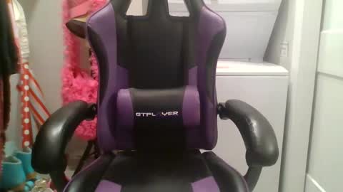 Snapshot of briny2021 chatting on January 3, 12:52 pm Briny online show from January 3, 12:52 pm