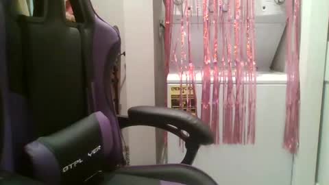 Snapshot of briny2021 chatting on March 11, 4:10 am Briny online show from March 11, 4:10 am