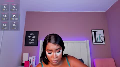 Snapshot of britanymooree chatting on November 1, 8:11 pm Britany online show from November 1, 8:11 pm