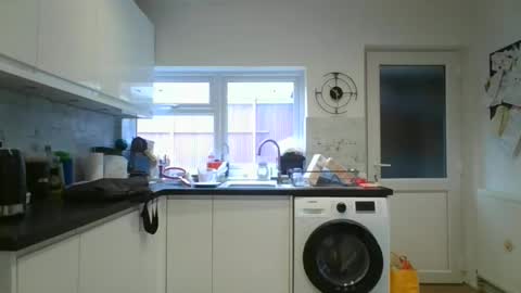 britguy6985 online show from February 10, 10:30 am