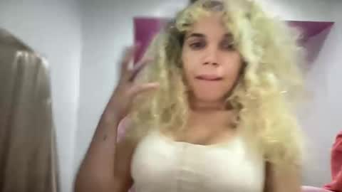 Snapshot of brithneysquirt chatting on November 17, 2:28 am brithneysquirt online show from November 17, 2:28 am