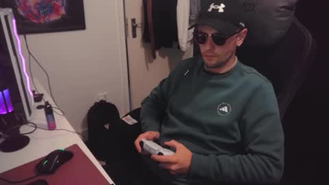 Snapshot of britishbigdick_ chatting on September 22, 5:59 pm britishbigdick_ online show from September 22, 5:59 pm