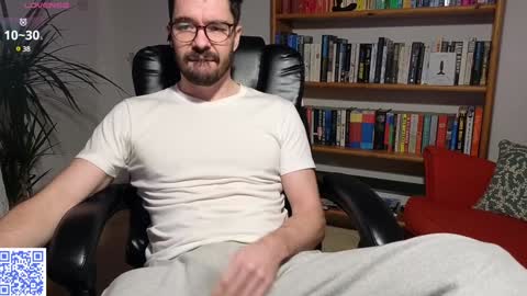 Snapshot of britishpoet chatting on December 5, 12:44 pm Callum online show from December 5, 12:44 pm