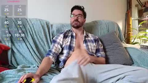 Snapshot of britishpoet chatting on September 19, 9:43 am Callum online show from September 19, 9:43 am