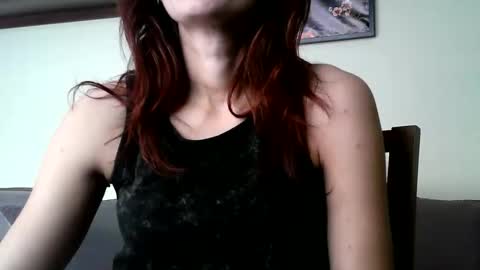 Snapshot of britneyamy chatting on December 5, 10:35 am Britney online show from December 5, 10:35 am