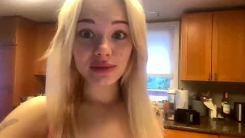 britneycherry08 online show from May 22, 10:48 pm