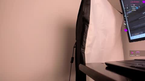 Snapshot of brittany_cute18 chatting on December 2, 11:15 am online show from December 2, 11:15 am