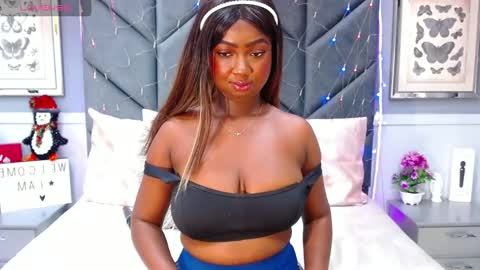 Snapshot of brittanyjhonnns chatting on December 27, 9:50 am brittany 25 years old happy as a worm online show from December 27, 9:50 am