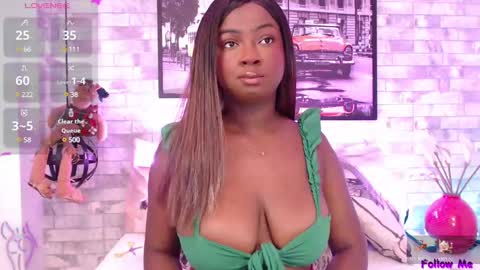 Snapshot of brittanyjhonnns chatting on December 31, 11:09 am brittany 25 years old happy as a worm online show from December 31, 11:09 am