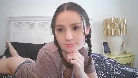 Snapshot of brittbratt24 chatting on February 5, 8:14 pm Britt    online show from February 5, 8:14 pm