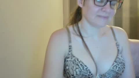 Snapshot of britvoyeurs chatting on December 17, 10:32 pm Claire and Gary online show from December 17, 10:32 pm