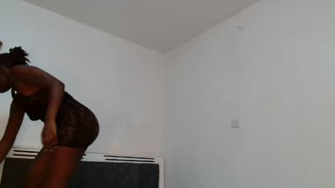 Snapshot of broken_haloo chatting on February 2, 7:29 am broken_haloo online show from February 2, 7:29 am