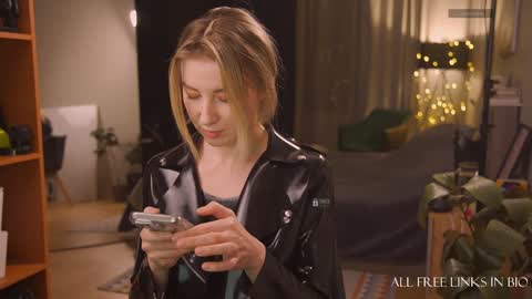 Anna online show from December 23, 4:06 pm