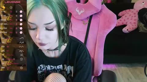 Snapshot of broodmommyy3 chatting on February 12, 8:27 am Martha online show from February 12, 8:27 am