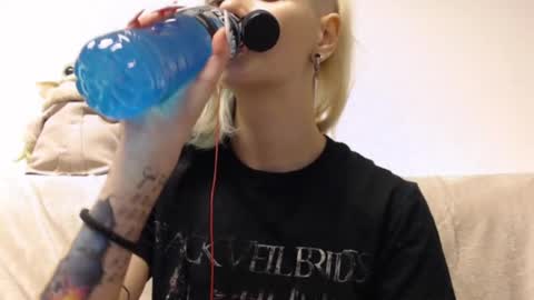 Snapshot of brookewylde_20 chatting on January 19, 4:04 pm brookewylde_20 online show from January 19, 4:04 pm