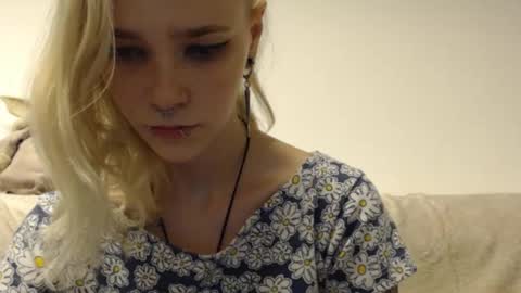 Snapshot of brookewylde_20 chatting on November 14, 4:49 pm brookewylde_20 online show from November 14, 4:49 pm