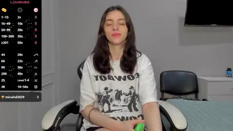 broosnica1 online show from November 1, 7:43 am