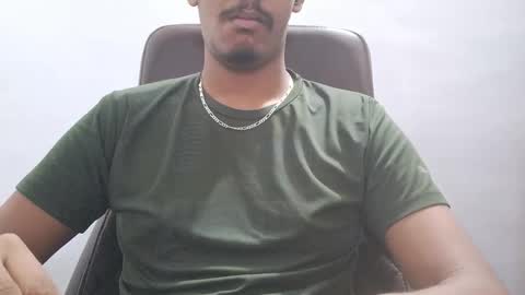 Snapshot of brownguy2505 chatting on December 15, 11:03 am brownguy2505 online show from December 15, 11:03 am