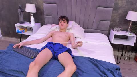 Snapshot of bruce_hans chatting on February 4, 2:43 pm Bruce Hans online show from February 4, 2:43 pm