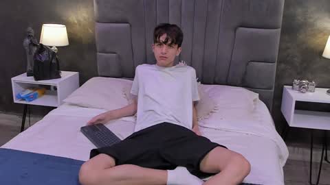 Snapshot of bruce_hans chatting on February 7, 11:34 am Bruce Hans online show from February 7, 11:34 am