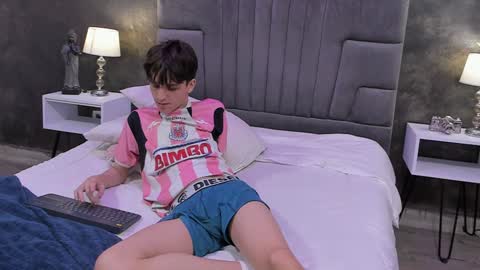 Snapshot of bruce_hans chatting on February 8, 2:38 pm Bruce Hans online show from February 8, 2:38 pm