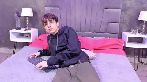 Snapshot of bruce_hans chatting on February 14, 11:42 am Bruce Hans online show from February 14, 11:42 am