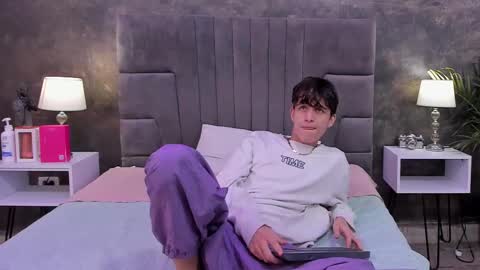 Snapshot of bruce_hans chatting on February 26, 11:41 am Bruce Hans online show from February 26, 11:41 am