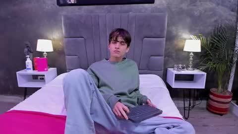 Snapshot of bruce_hans chatting on March 1, 11:39 am Bruce Hans online show from March 1, 11:39 am