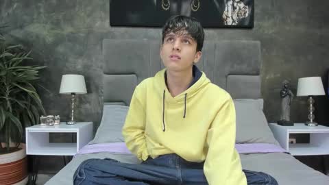 Snapshot of bruce_hans chatting on November 14, 12:04 pm Bruce Hans online show from November 14, 12:04 pm