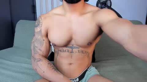 Snapshot of bruce_roldan chatting on March 7, 7:05 pm bruce roldan online show from March 7, 7:05 pm