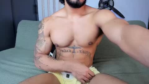 Snapshot of bruce_roldan chatting on March 9, 9:36 pm bruce roldan online show from March 9, 9:36 pm