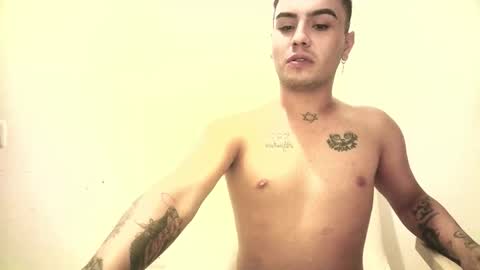 Snapshot of brucee_venturee chatting on November 22, 8:57 am brucee_venturee online show from November 22, 8:57 am