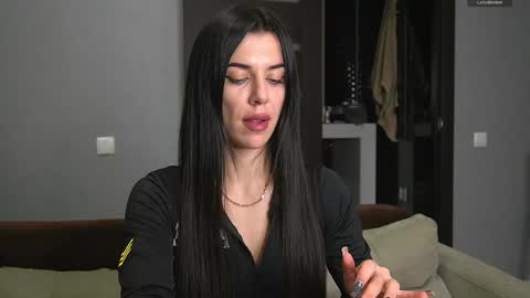 Snapshot of brunette_from_the_moon chatting on December 15, 7:10 pm Alice online show from December 15, 7:10 pm